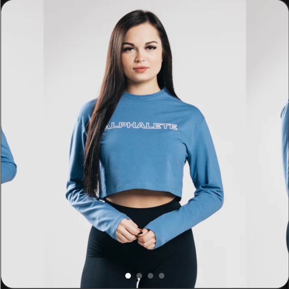 OUTLINED LONG SLEEVE CROP